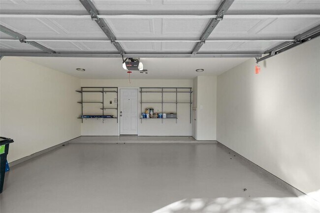 Building Photo - 131 N Villa Oaks Dr