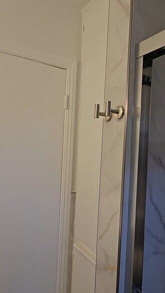 Building Photo - 2075 E Appleton St