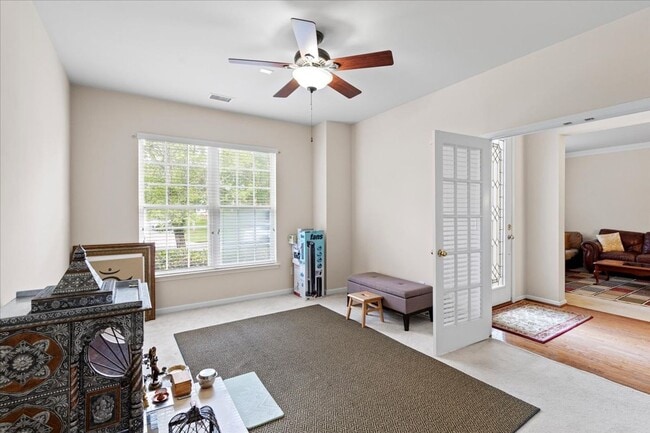 Building Photo - Spacious 5BR/3BA minutes from Ballantyne V...