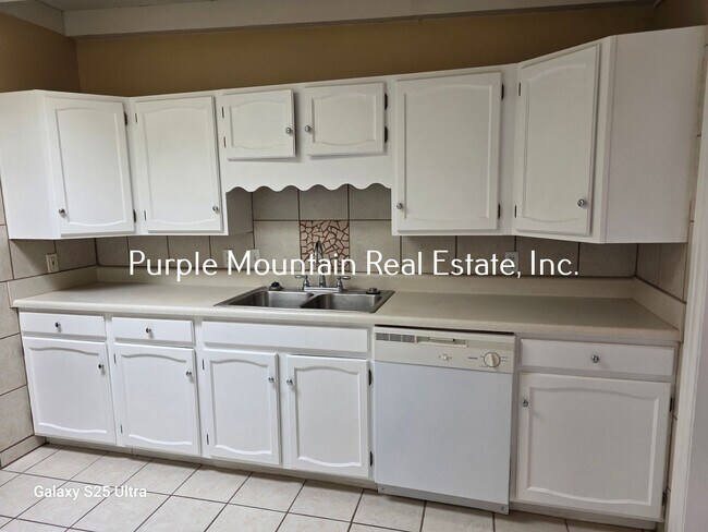 Building Photo - 1429 Walden Dr