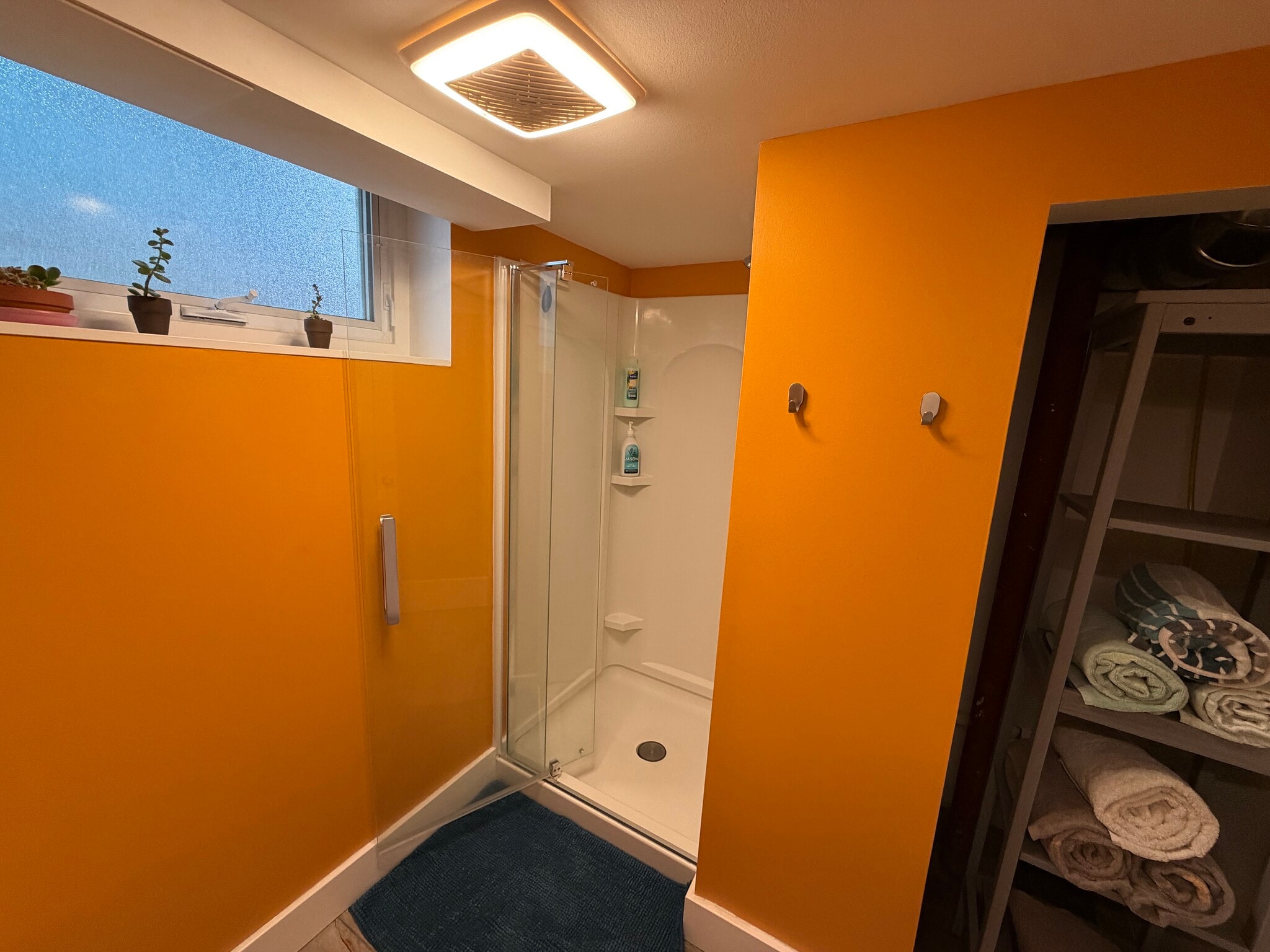 bathroom shower and closet - 1622 Pear St