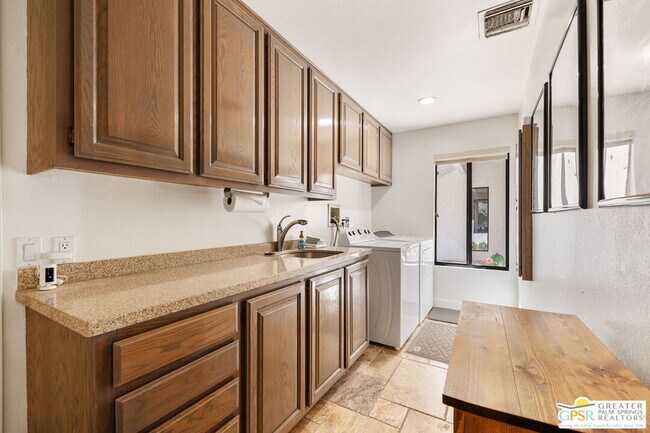 Building Photo - 40563 Desert Creek Ln