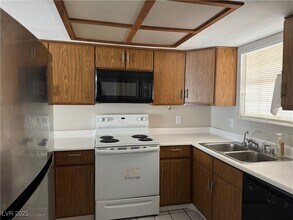 Building Photo - 3823 S Maryland Pkwy