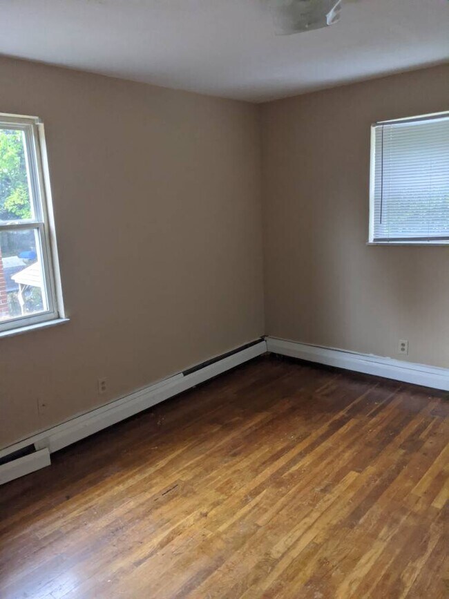 Building Photo - 1011 Winfield Ave