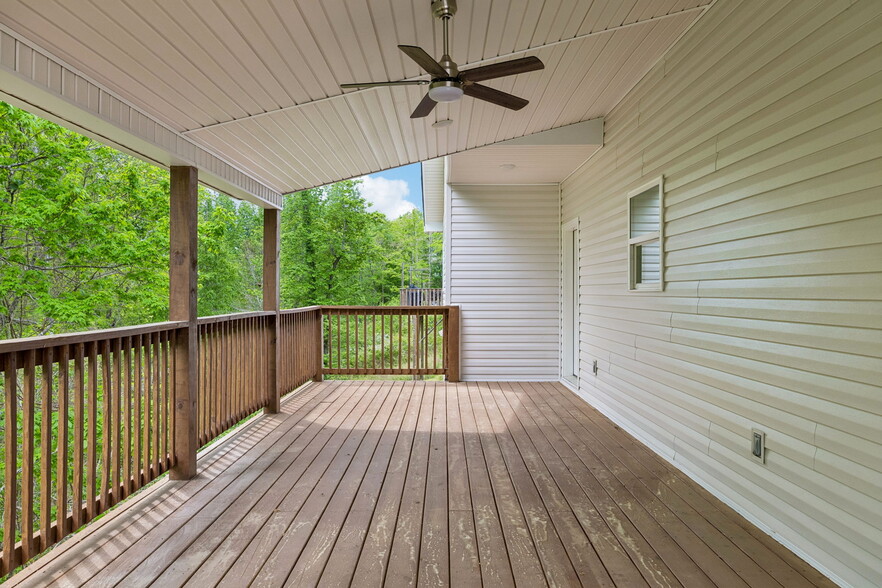 Building Photo - 553 Skyview Dr