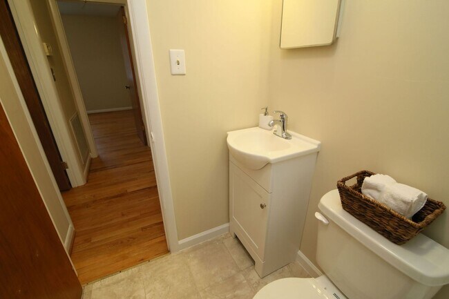 Building Photo - Chapel Hill/2BR Brookside Condo