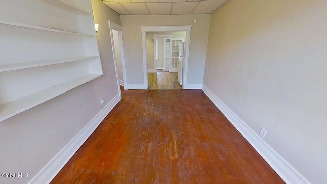 Building Photo - 566 Park Ave