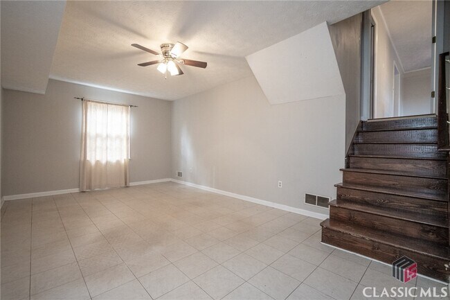 Building Photo - 275 Brookstone Dr
