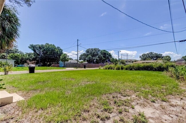 Building Photo - 1800 12th Ave S