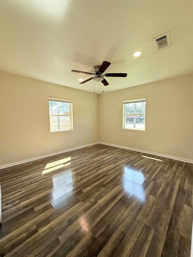 Building Photo - 207 Tidwell Rd