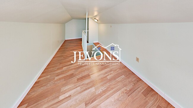 Building Photo - Pet-friendly single-family home in Tieton ...
