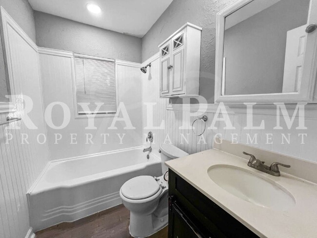 Building Photo - 1918 Grace Ave