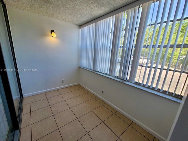 Building Photo - 2731 Taft St