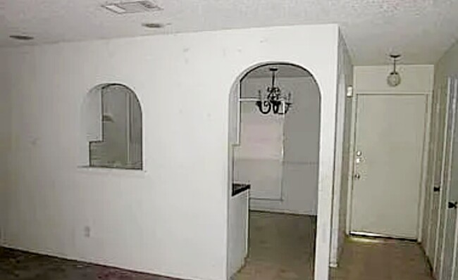 Building Photo - 1018 Pleasant Valley Ln