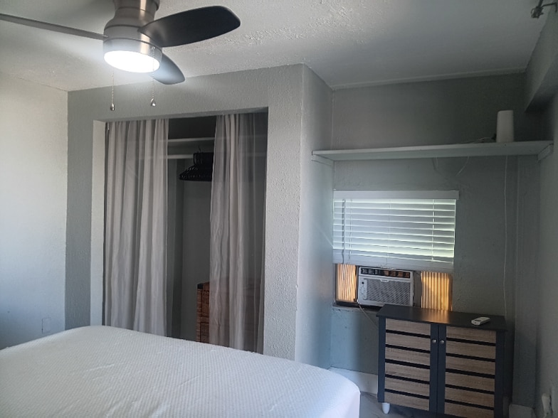 Building Photo - D4 10th Ave