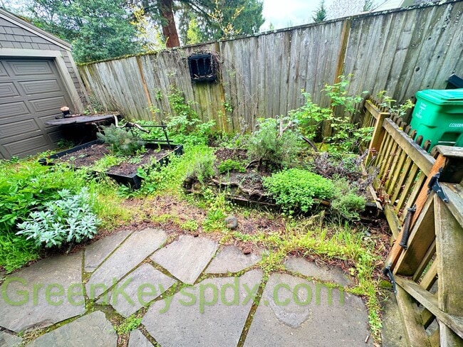 Building Photo - 3-bedroom, 2.5-bathroom Craftsman house in...