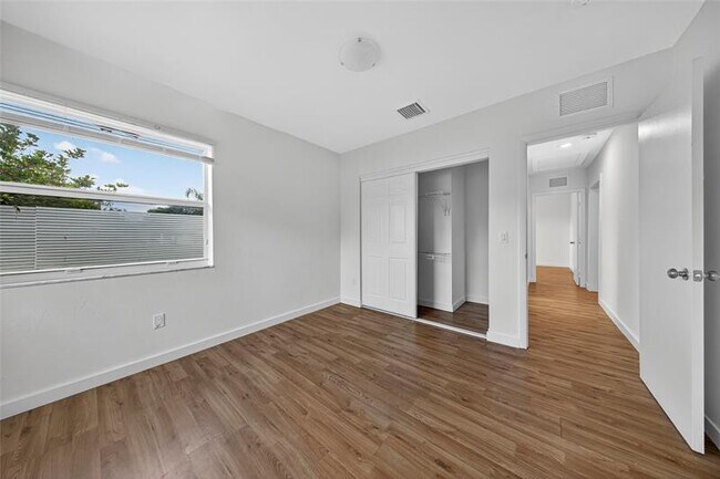 Building Photo - 206 NW 5th Ave
