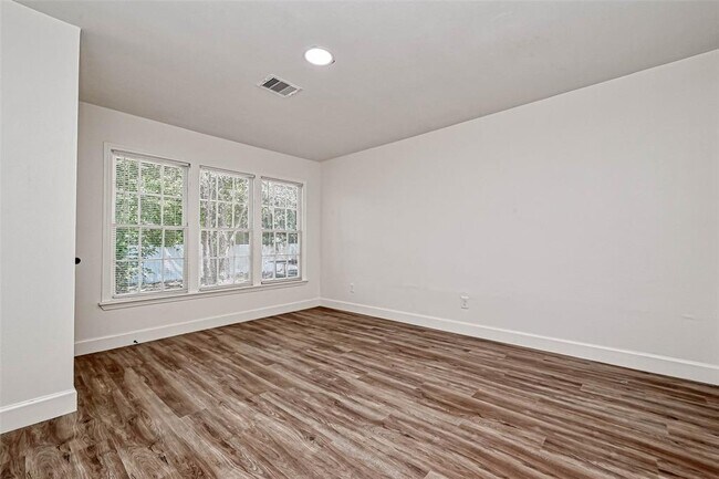 Building Photo - 5609 Denmark St