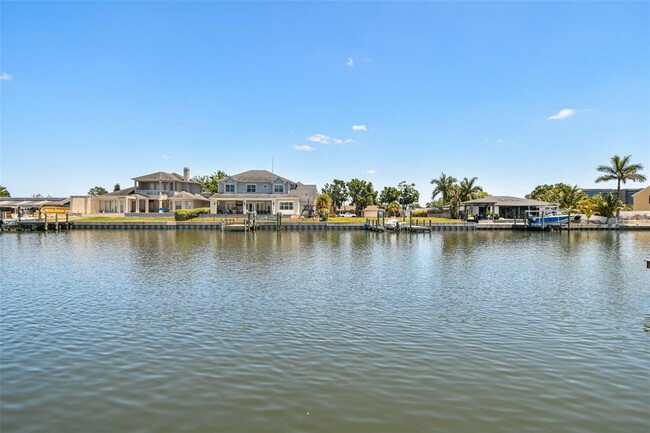 Building Photo - 3913 Fontainebleau Dr