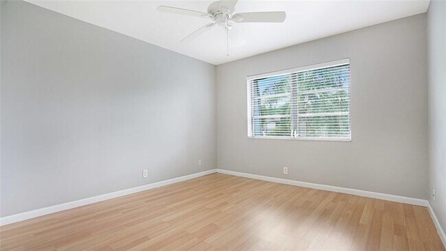 Building Photo - 3111 Oakland Shores Dr
