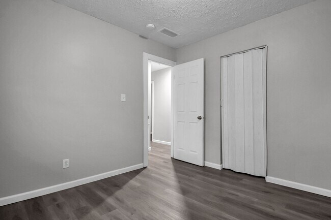 Building Photo - 3 Bedroom Home