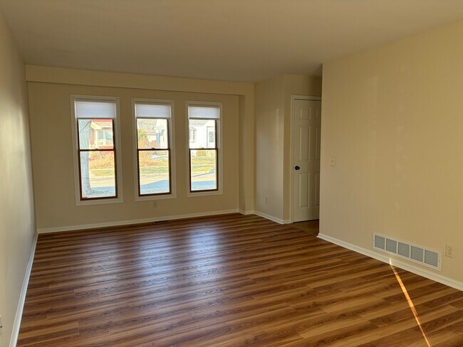 Building Photo - 411 Richards St