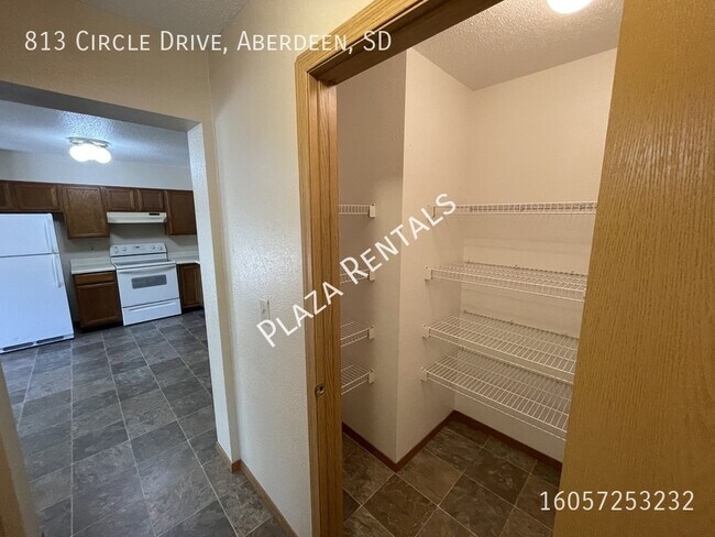 Building Photo - 213 13th Ave E