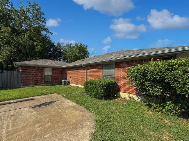 Building Photo - 832 Mirabell Ct