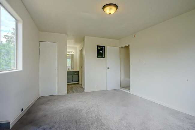 Building Photo - 2765 Applewood Dr