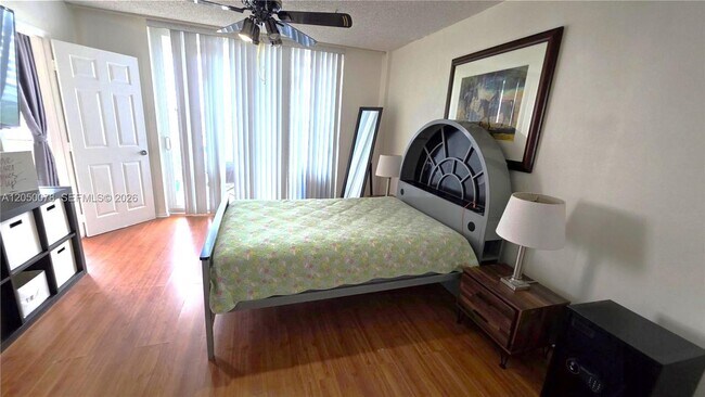 Building Photo - 1301 NE Miami Gardens Dr
