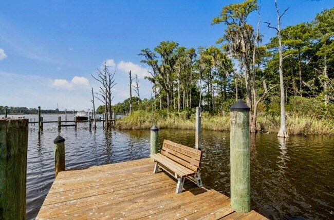 Building Photo - Waterfront 3BR/2BA Home in Gated Marina Co...