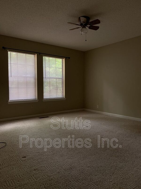 Building Photo - 65 Little Woods Rd