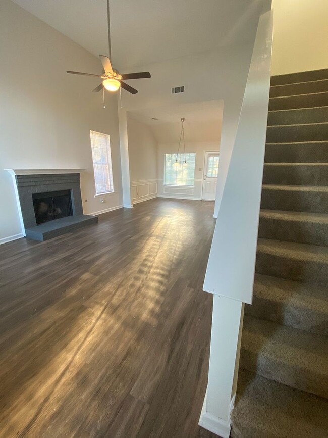 Building Photo - 4 bed, 2.5 bath in Cordova with new ss app...