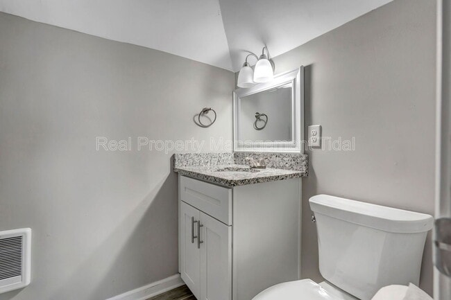 Building Photo - 4511 Newport Ave