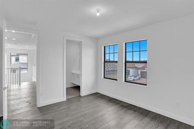 Building Photo - 11890 S Baypoint Cir