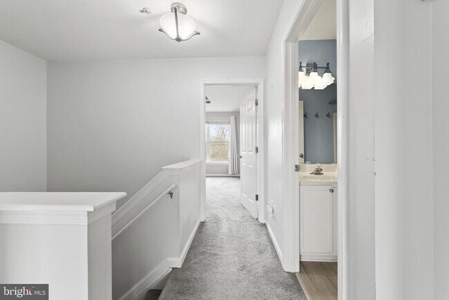 Building Photo - 703 Horse Chestnut Ct