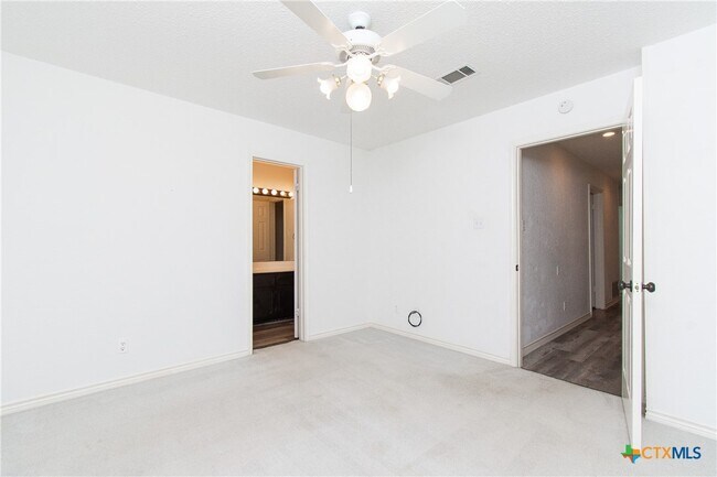 Building Photo - 524 Neches St