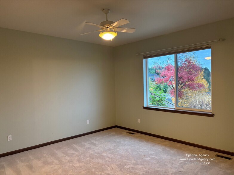 Building Photo - 10801 171st Ave E