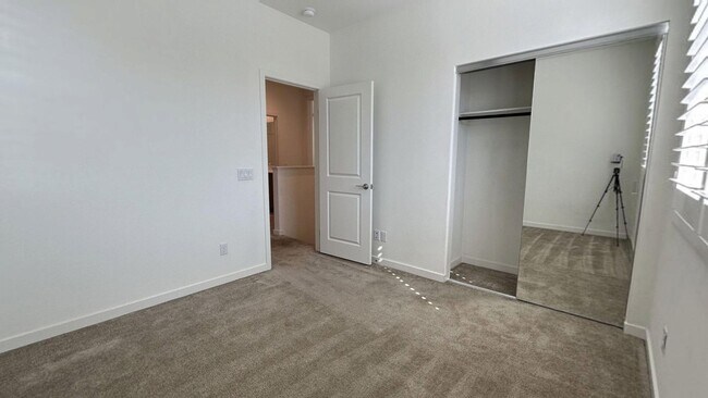 Building Photo - 26149 Park Ave