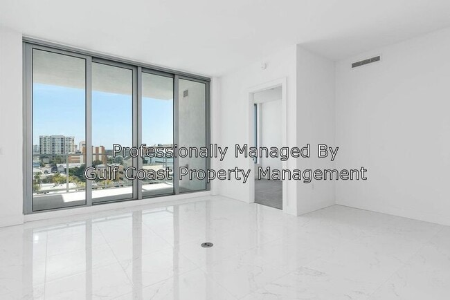 Building Photo - 111 S Pineapple Ave