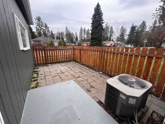 Building Photo - Beautiful 3 Bed, 2 Bath House Near Manito Park on South Hill!