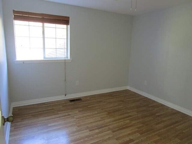 Building Photo - 4 Bedroom, 2.5 Bathroom Artondale area home