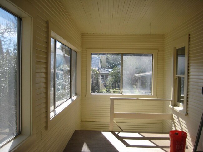 Building Photo - Updated home in the Heart of Downtown Grass Valley