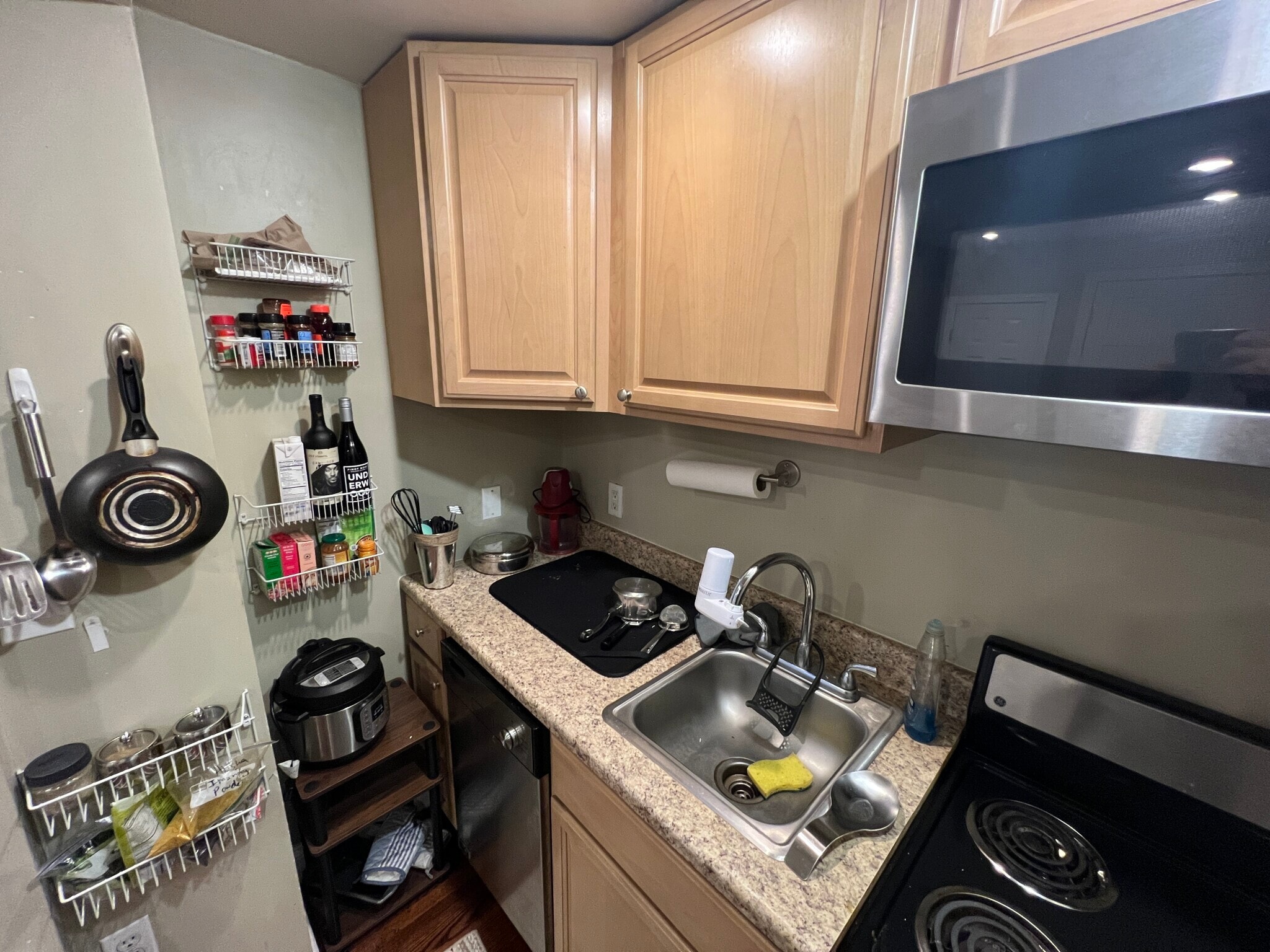 Building Photo - 735 Somerville Ave