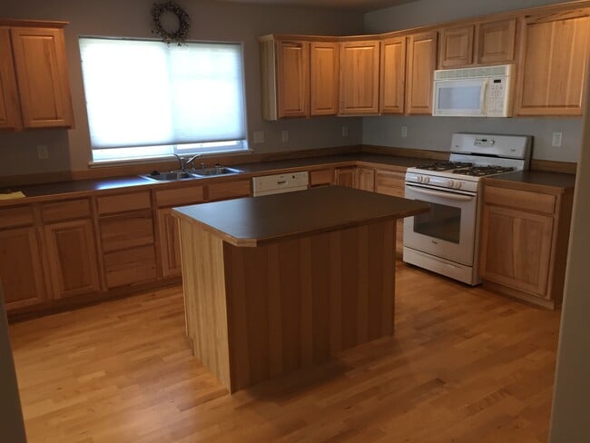 Building Photo - 3BD/2.5BA Harvest Creek Single Family Home