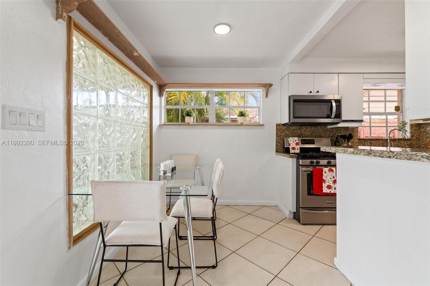 Building Photo - 1443 Hollywood Blvd