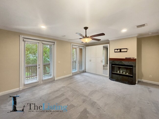 Building Photo - 827 Meridale Ave