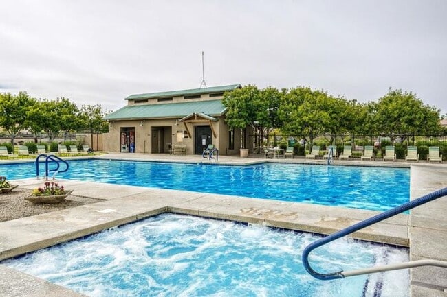 Building Photo - 4BR / 2.5BA Home with Expansive Lot – 2-Car Garage, Community Pools & Golf