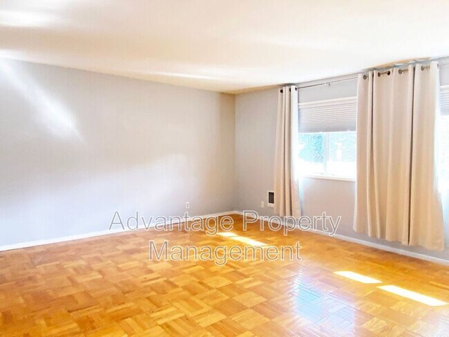 Building Photo - 5230 NE Laurel Dr