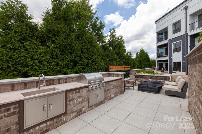 Building Photo - 3630 N Davidson St